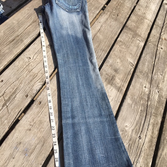 Rock & Republic Distressed Blue Jeans - Picture 7 of 8